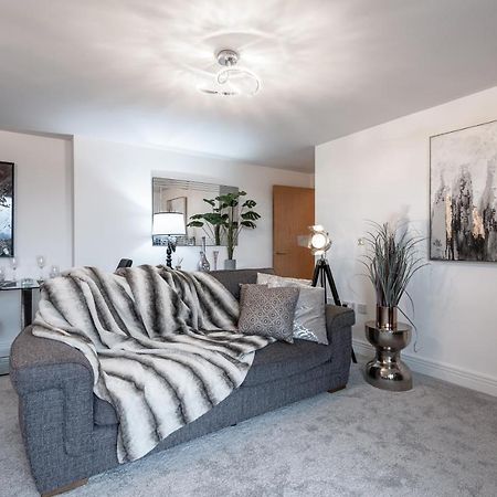 Luxurious River View Apartment With Terrace Worcester Dış mekan fotoğraf