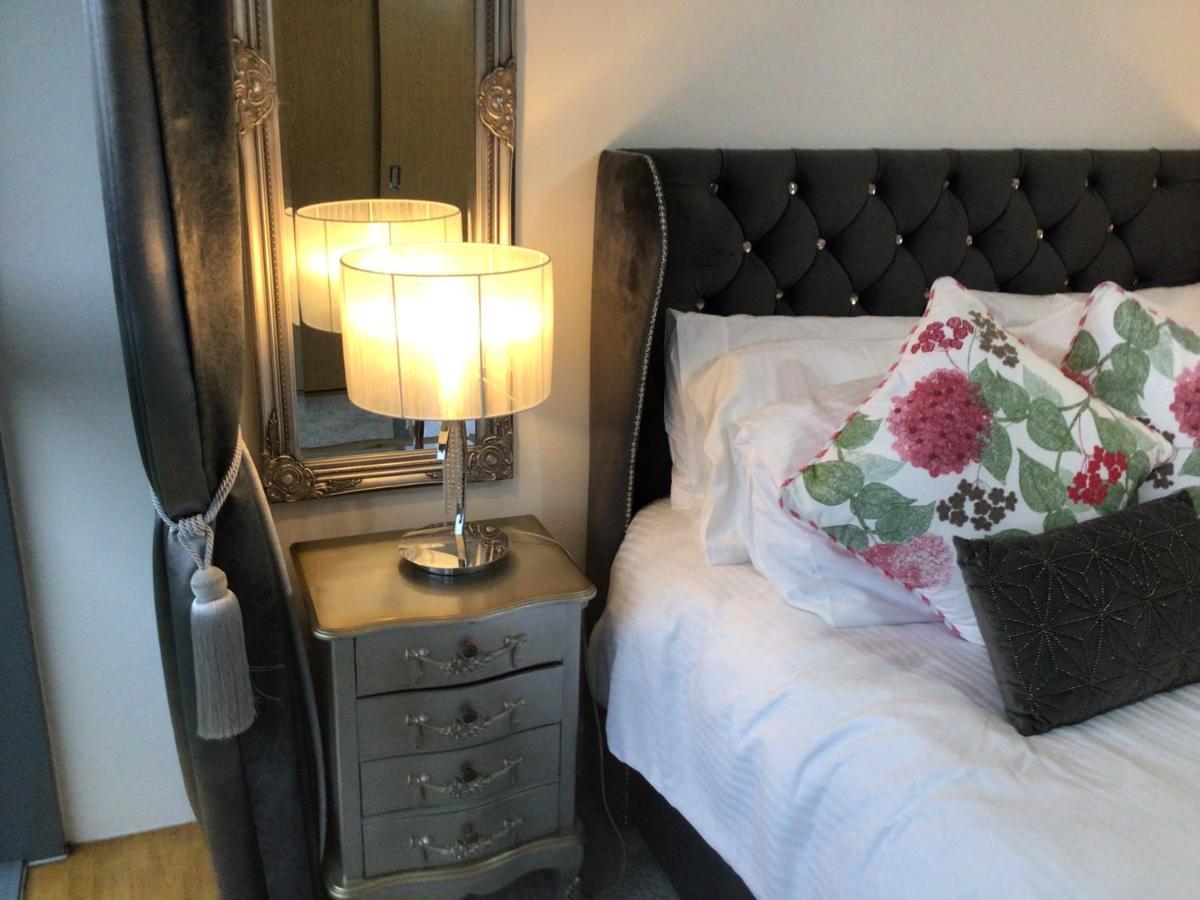 Luxurious River View Apartment With Terrace Worcester Dış mekan fotoğraf