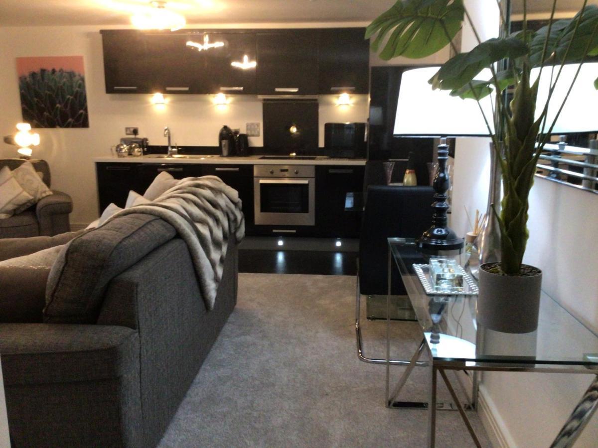 Luxurious River View Apartment With Terrace Worcester Dış mekan fotoğraf