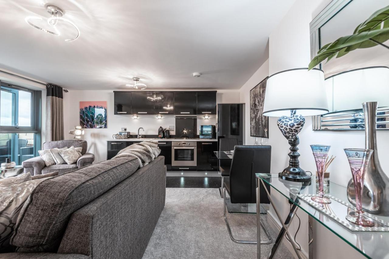 Luxurious River View Apartment With Terrace Worcester Dış mekan fotoğraf